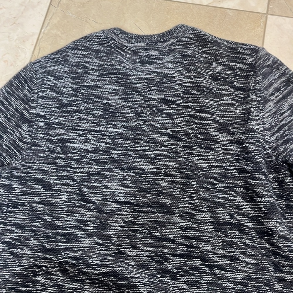 ⭐️ GAP black white and grey crew-neck sweater- size medium - Picture 7 of 7